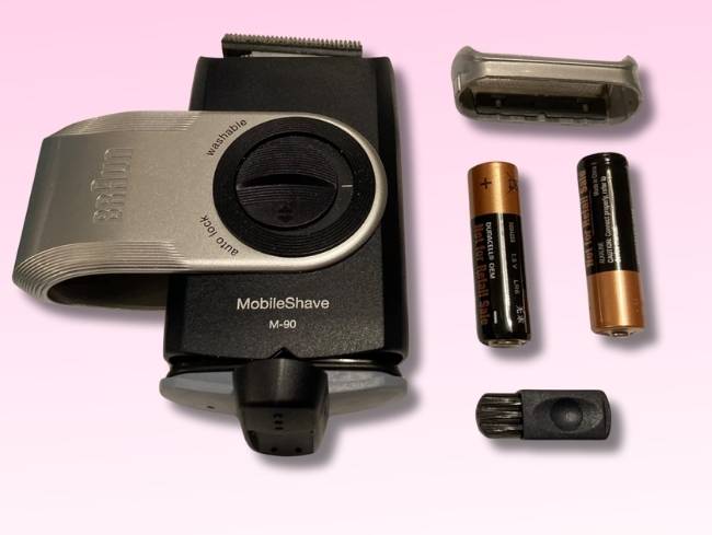 Braun M90 with all included accessories shown