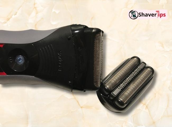 Braun Series3 32B Replacement Head held on palm side view
