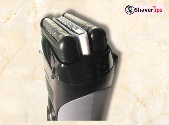 Top close view highlighting Braun Series3 32B foil surface
